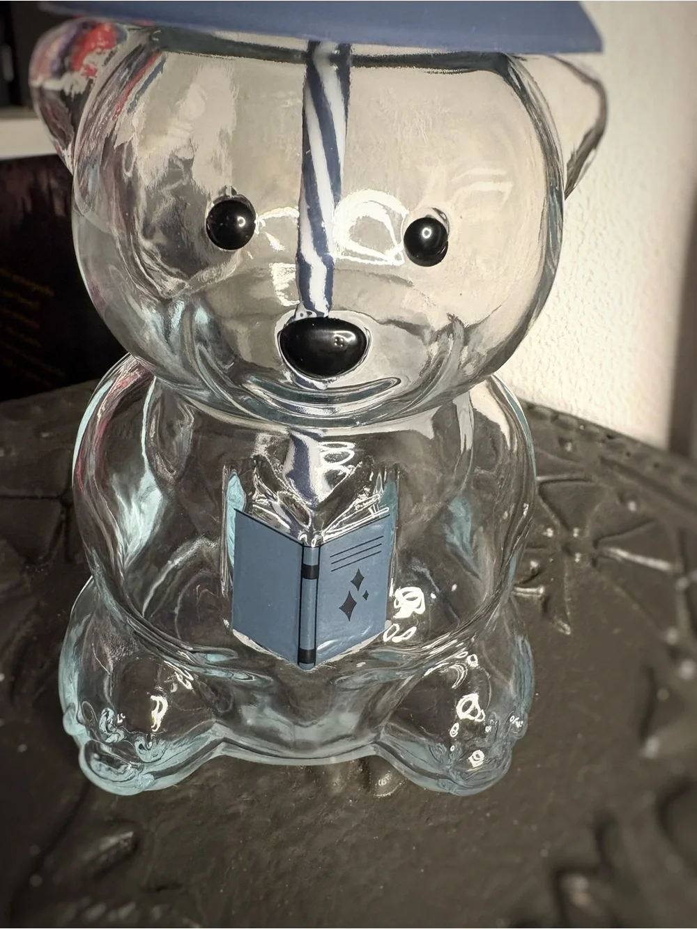 19oz Glass Tumbler Bear With Navy Blue Bucket Hat & Book